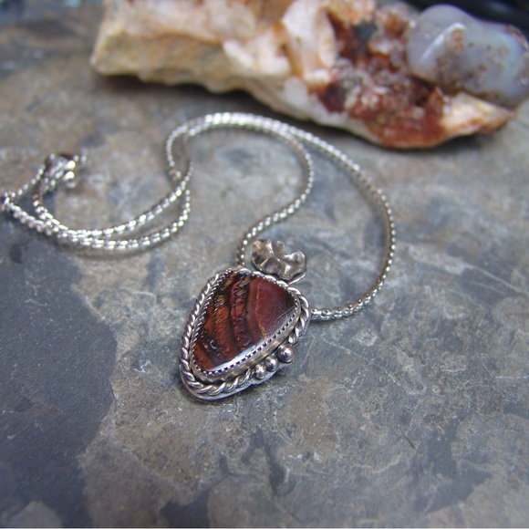 Meet your Posher, Sandy - Picture 5 of 16